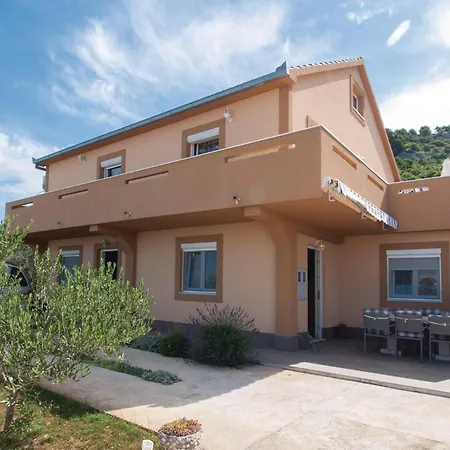 Two-bedroom In Zatoglav Apartament