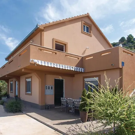 Two-bedroom In Zatoglav *