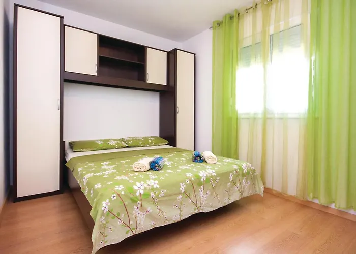 Two-bedroom In Zatoglav Appartement *