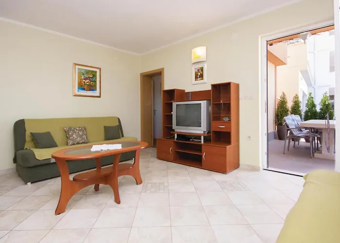 Two-bedroom In Zatoglav Apartment *