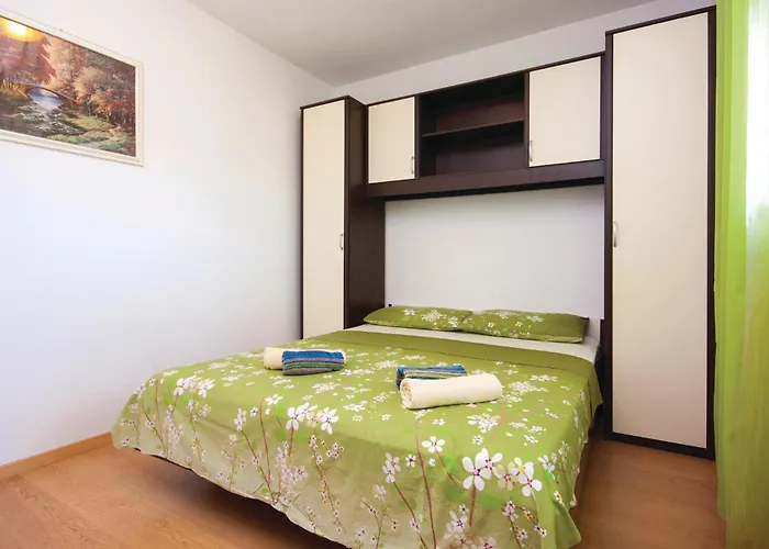 Two-bedroom In Zatoglav Apartment Podglavica